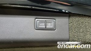 Bentley Bentayga 4.0 V8 Azure 2023 года из Южной Кореи