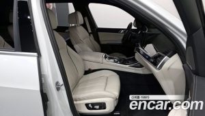 BMW X7 xDrive 40i M Sport 6 2025 года из Южной Кореи