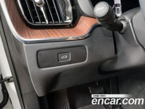 Volvo XC60 B5 ULTIMATE Bright 2023 года из Южной Кореи