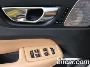 Volvo XC60 B5 ULTIMATE Bright 2023 года из Южной Кореи