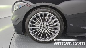 Mercedes-Benz C-Class C300 4MATIC AMG Line 2023 года из Южной Кореи