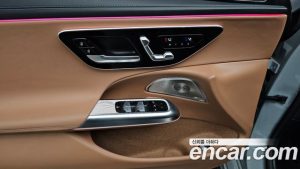 Mercedes-Benz E-Class E300 4MATIC AMG Line Premium Special 2024 года из Южной Кореи