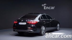 Mercedes-Benz C-Class C300 4MATIC AMG Line 2024 года из Южной Кореи