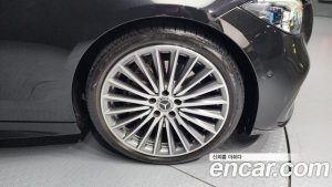 Mercedes-Benz C-Class C300 4MATIC AMG Line 2024 года из Южной Кореи