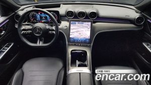 Mercedes-Benz C-Class C300 4MATIC AMG Line 2024 года из Южной Кореи