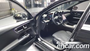 Mercedes-Benz C-Class C300 4MATIC AMG Line 2024 года из Южной Кореи