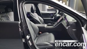 Mercedes-Benz C-Class C300 4MATIC AMG Line 2024 года из Южной Кореи