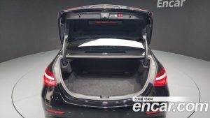 Mercedes-Benz C-Class C300 4MATIC AMG Line 2024 года из Южной Кореи