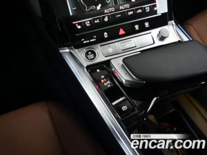 Audi Q8 e-tron 55 4WD 2024 года из Южной Кореи