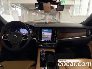 Volvo V90 B5 ULTIMATE AWD 2024 года из Южной Кореи