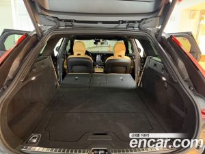 Volvo V90 B5 ULTIMATE AWD 2024 года из Южной Кореи