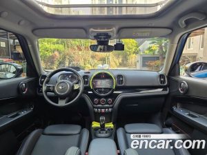Mini Countryman CLASSIC Plus COMFORT PACK 2023 года из Южной Кореи