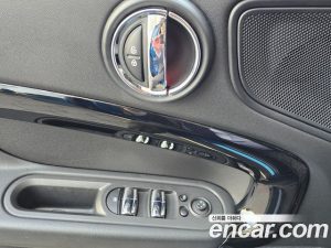 Mini Countryman CLASSIC Plus COMFORT PACK 2023 года из Южной Кореи