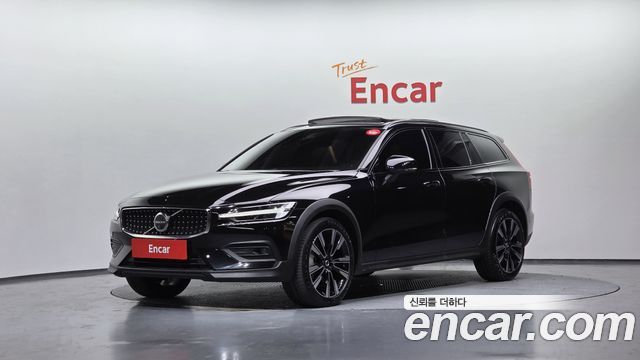 Volvo V60 B5 ULTIMATE AWD 2024 года из Кореи