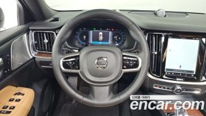 Volvo V60 B5 ULTIMATE AWD 2024 года из Южной Кореи