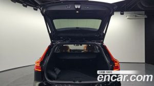 Volvo V60 B5 ULTIMATE AWD 2024 года из Южной Кореи