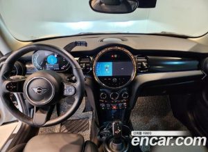Mini Cooper CLASSIC Plus 2024 года из Южной Кореи