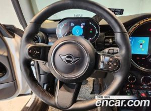 Mini Cooper CLASSIC Plus 2024 года из Южной Кореи
