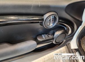 Mini Cooper CLASSIC Plus 2024 года из Южной Кореи