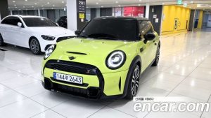 Mini Cooper CLASSIC 2024 года из Южной Кореи