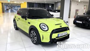 Mini Cooper CLASSIC 2024 года из Южной Кореи