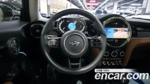 Mini Cooper CLASSIC 2024 года из Южной Кореи