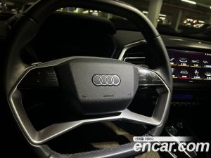 Audi Q4 e-tron 40 Premium 2024 года из Южной Кореи