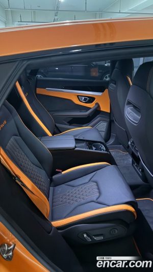 Lamborghini Urus 4.0 V8 S 2023 года из Южной Кореи