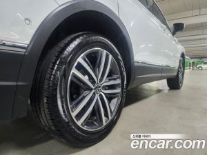 Volkswagen Tiguan 2.0 TSI Prestige 2024 года из Южной Кореи