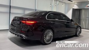 Mercedes-Benz C-Class C300 4MATIC AMG Line 2024 года из Южной Кореи