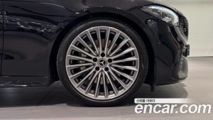 Mercedes-Benz C-Class C300 4MATIC AMG Line 2024 года из Южной Кореи