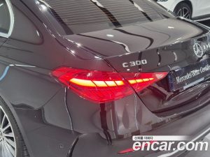 Mercedes-Benz C-Class C300 4MATIC AMG Line 2024 года из Южной Кореи