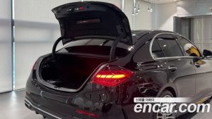 Mercedes-Benz C-Class C300 4MATIC AMG Line 2024 года из Южной Кореи