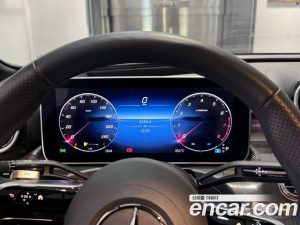 Mercedes-Benz C-Class C300 4MATIC AMG Line 2024 года из Южной Кореи