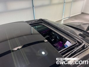Mercedes-Benz C-Class C300 4MATIC AMG Line 2024 года из Южной Кореи