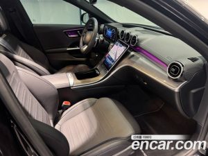 Mercedes-Benz C-Class C300 4MATIC AMG Line 2024 года из Южной Кореи