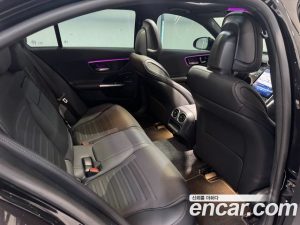 Mercedes-Benz C-Class C300 4MATIC AMG Line 2024 года из Южной Кореи