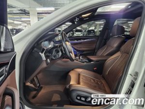 BMW 5-Series M550i xDrive 2023 года из Южной Кореи