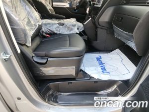 Hyundai Staria Tourer 11-Seater 2025 года из Южной Кореи