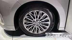 Lexus LM 500h Royal 2025 года из Южной Кореи