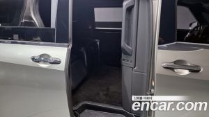 Lexus LM 500h Royal 2025 года из Южной Кореи