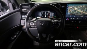 Lexus LM 500h Royal 2025 года из Южной Кореи