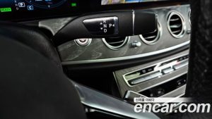 Mercedes-Benz E-Class E350 4MATIC AMG Line 2023 года из Южной Кореи