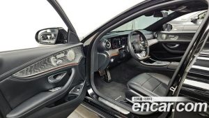 Mercedes-Benz E-Class E350 4MATIC AMG Line 2023 года из Южной Кореи