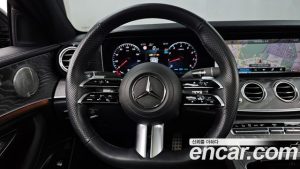 Mercedes-Benz E-Class E350 4MATIC AMG Line 2023 года из Южной Кореи
