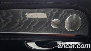 Mercedes-Benz E-Class E350 4MATIC AMG Line 2023 года из Южной Кореи