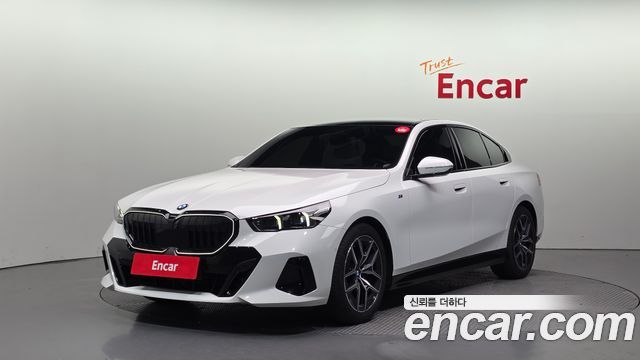 BMW 5-Series 520i M Sport 2024 года из Кореи