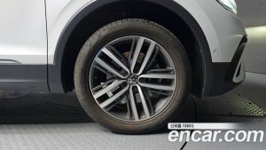 Volkswagen Tiguan 2.0 TSI Prestige 2023 года из Южной Кореи