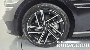 Genesis G80 Бензин 2.5 Turbo AWD 2025 года из Южной Кореи