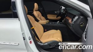 Volvo XC60 B6 ULTIMATE Bright 2024 года из Южной Кореи